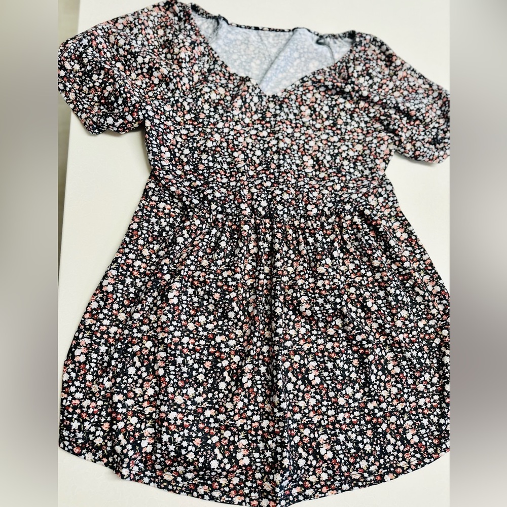 BNWT Women's Floral Peplum top